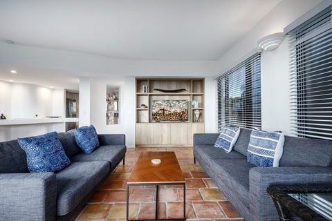 Tuscan Inspired Townhouse Minutes From The Beach - Dentist Find 3