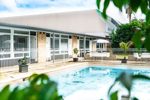 Twin Willows Hotel - Dentists Australia 0