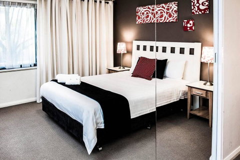 Two Bedroom Apt Next To Perth CBD With Parking. - Dentist Find 1