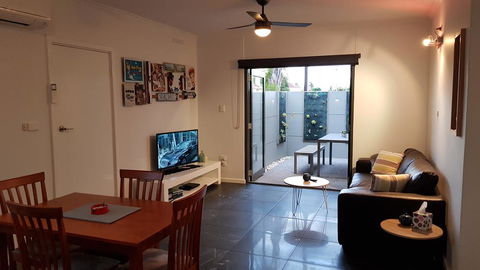 Two Bedroom Garden Apartment - Dentist Find 2