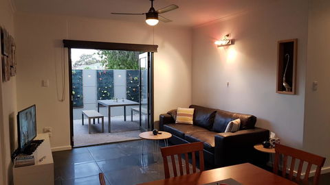 Two Bedroom Garden Apartment - Dentist Find 1