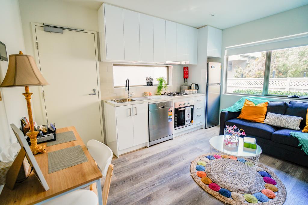 U1 Brunswick Living brand new apartment close to Airport and CBD