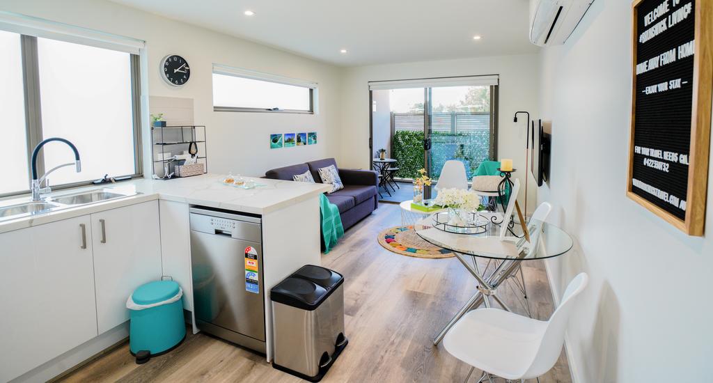 U101 Brunswick Living Brand New Deluxe Balcony Apartment close to Airport and CBD