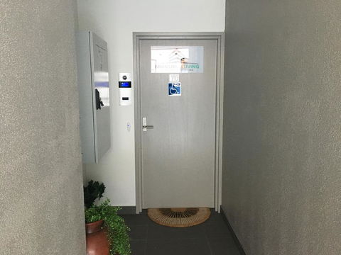 U201 Brunswick Living Brand New Deluxe Balcony Upper Floor Apartment Close To Airport And CBD - Dentist Find 1