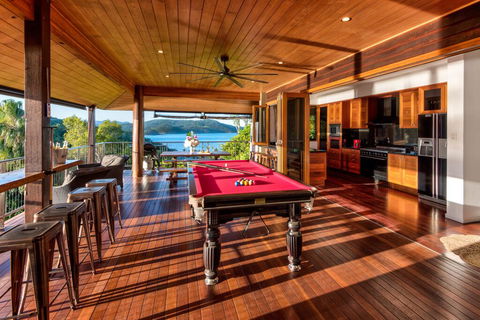 Uisce Luxury Holiday House With Jacuzzi Pool Table Cinema Premium Foxtel And Two Buggies - Dentist Find 3