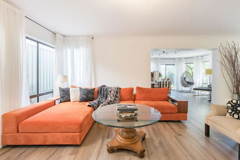 ULTRA SPACIOUS STYLISH HOME IN PRESTONS - SYDNEY - Dentists Australia 0