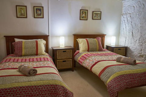 Underground Bed & Breakfast - Dentists Australia 3