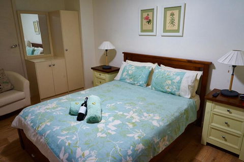 Underground Bed & Breakfast - Dentists Australia 1