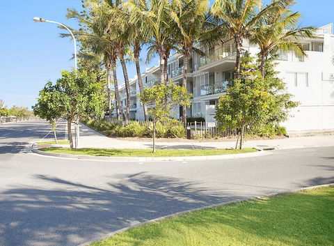Unit 101 Plantation Resort - Rainbow Beach, Plantation Resort, Second Floor, Aircon, Pool, Spa - Dentist Find 0