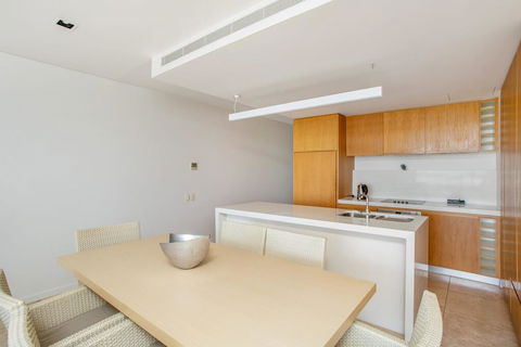 Unit 101 Plantation Resort - Rainbow Beach, Plantation Resort, Second Floor, Aircon, Pool, Spa - Dentist Find 2
