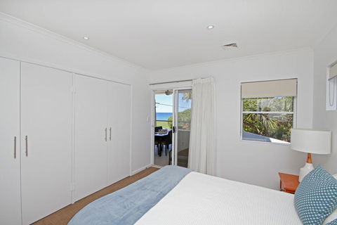 Unit 2, Beach Gallery, 9 Andrew Street Point Arkwright, 500 BOND, LINEN SUPPLIED - Dentist Find 3