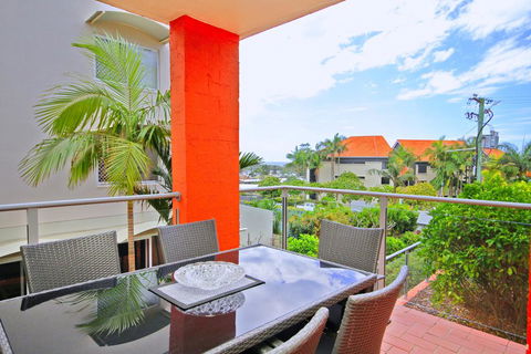 Unit 2, Cooltoro Court, 7 Frank Street Coolum Beach, 400 BOND, LINEN INCLUDED - Dentist Find 2