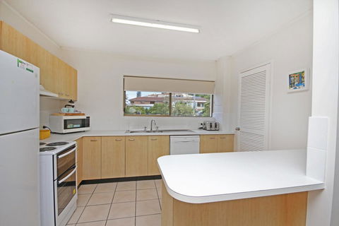 Unit 2, Cooltoro Court, 7 Frank Street Coolum Beach, 400 BOND, LINEN INCLUDED - Dentist Find 3