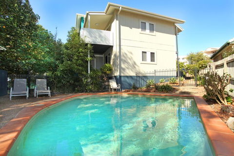 Unit 2, On The Park, 22 Frank Street Coolum Beach, 400 BOND, LINEN INCLUDED - Dentist Find 0