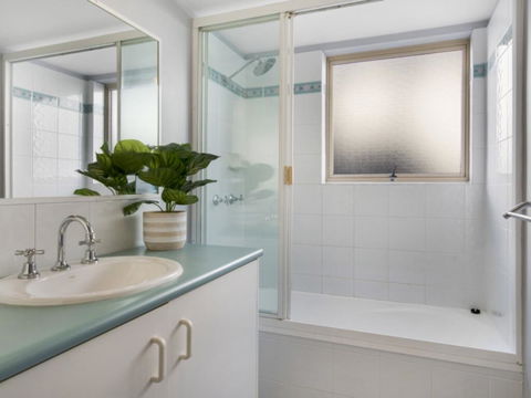 Unit 3 Emerald Shores - Shipping Lane Views! - Dentist Find 1