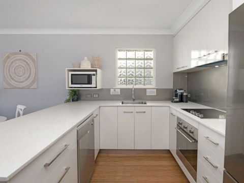 Unit 3 Emerald Shores - Shipping Lane Views! - Dentist Find 0