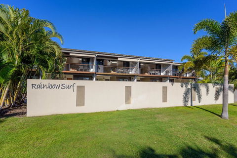 Unit 3 Rainbow Surf - Modern, Double Storey Townhouse With Large Shared Pool, Close To Beach And Shop - Dentists Australia 2