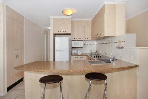 Unit 3, On The Park, 22 Frank Street Coolum Beach, 400 BOND, LINEN INCLUDED - Dentist Find 3