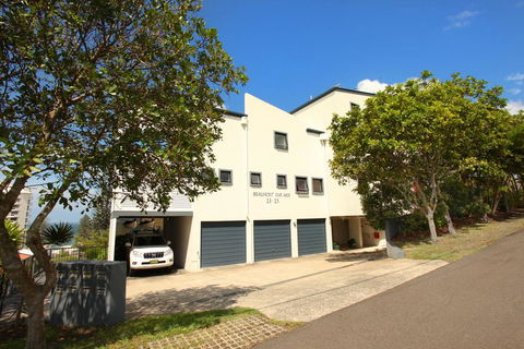 Unit 4, Beaumont Sur Mer, 13 - 15 Pacific Terrace Coolum Beach, 400 BOND, LINEN SUPPLIED - Dentist Find 1