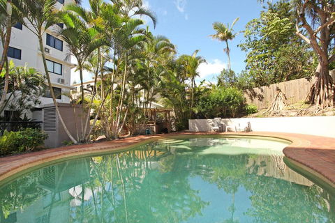 Unit 5, Phoenix Apartments, 1736 David Low Way Coolum Beach, LINEN INCLUDED, 500 Bond - Dentist Find 1