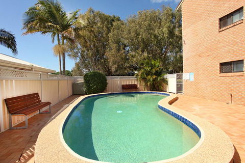 Unit 7, Belander Court, 34 Perry Street Coolum Beach, AIR CONDITIONED, 400 BOND, LINEN SUPPLIED - Dentist Find 2