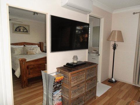 Unwind In This Gorgeous Retreat - Dentist Search 3