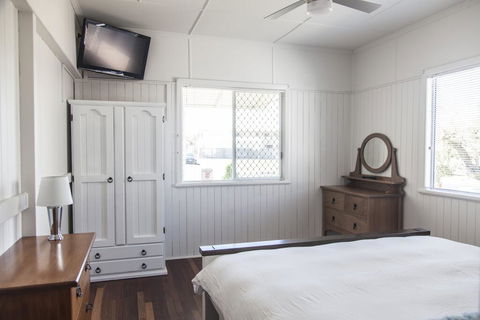 Urangan Harbour Cottage - Dentist Find 2
