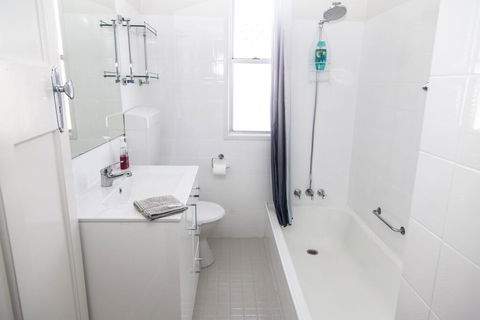 Urangan Harbour Cottage - Dentist Find 3