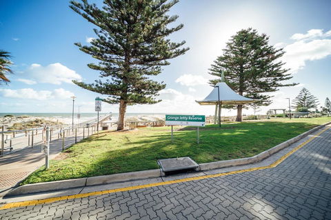 Urban Beach Shack-Metres From The Beach & Cafes - Dentist Find 3
