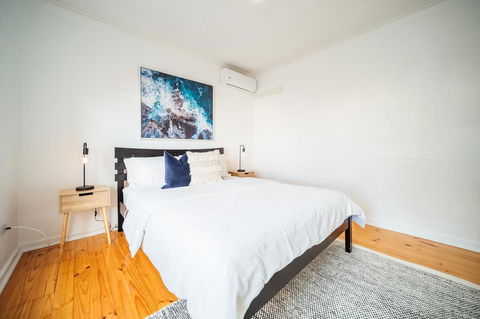 Urban Beach Shack-Metres From The Beach & Cafes - Dentist Find 1