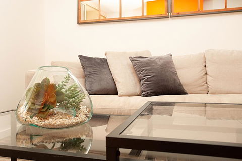 Urban Rest - Young St - Dentist Search 1