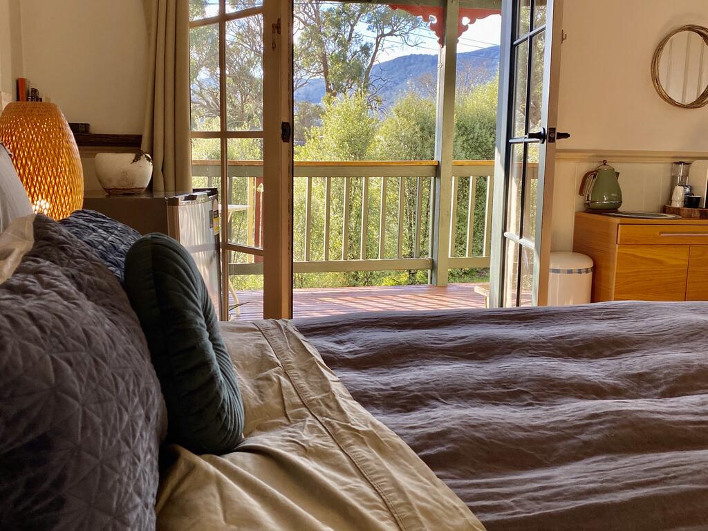 Valley Abode Large Studio Suite -private ensuite