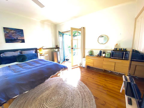 Valley Abode Large Studio Suite -private Ensuite - Dentist Search 2