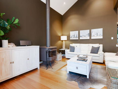 Venabu On Garuwa, 20 Garuwa Street - Spectacular House With Fabulous Views - Dentist Find 3