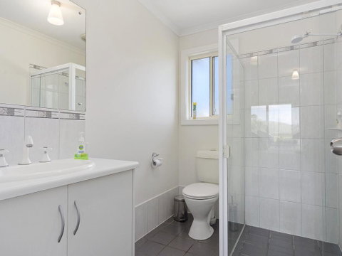 VALLEY VIEWS - 10 Valley Heights Drive - Dentist Find 0