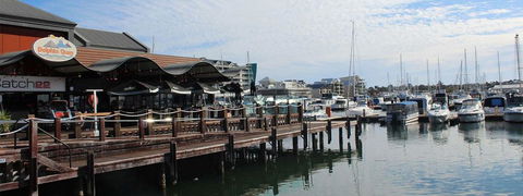 Venetian Canal 1 Bedroom Apartment - Dentist Find 1