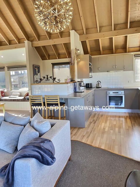 Vertical Limit - Dentist Find 3