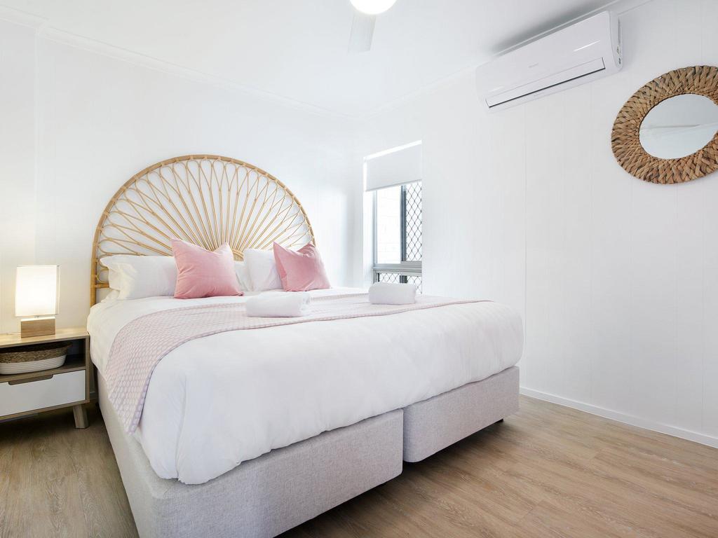 Ventura Beach Motel 2 Bed Poolside - Unit 1