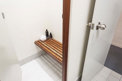 Vickery House 8 Bedroom Flat - Dentist Search 3