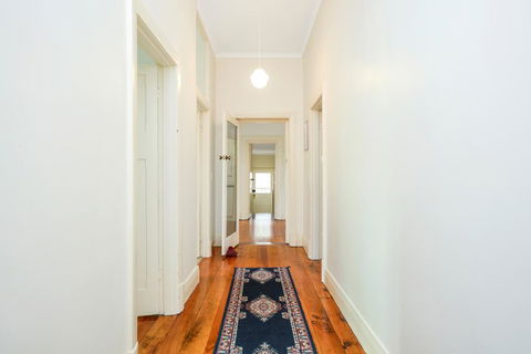 Victor Harbor Cottage 'Cornhill' - Pet Friendly - Dentist Find 3
