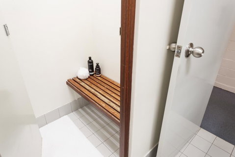 Vickery House 8 Bedroom Flat - Dentist Find 3
