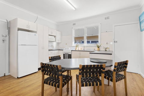Victoria Parade, 29B - Dentist Find 3