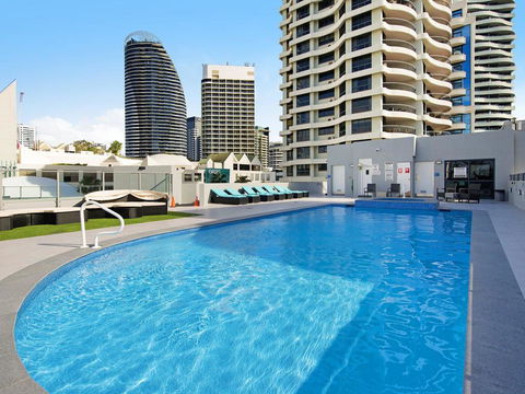 Victoria Square 2 Bed Ocean View Broadbeach - Dentists Australia 3