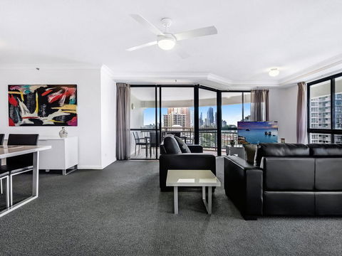 Victoria Square 2 Bed Ocean View Broadbeach - Dentists Australia 2