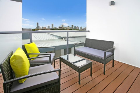 Views From Red Hill - Modern And Spacious Split-Level Executive 3BR Red Hill Apartment Close To CBD - Dentist Find 2