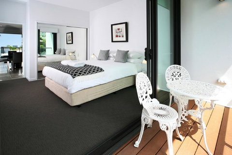 Views From Red Hill - Modern And Spacious Split-Level Executive 3BR Red Hill Apartment Close To CBD - Dentist Find 3