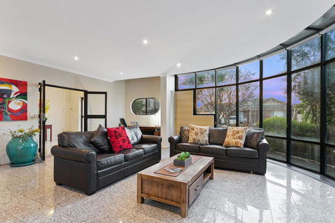 Villa De Marseilles - Melbourne - Dentist Find 0