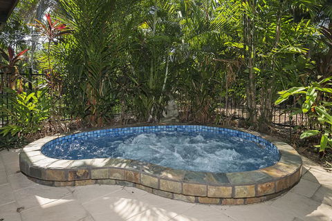 Villa Frangipani - Dentist Find 1