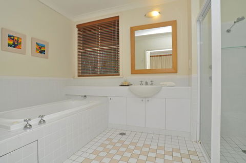 Villa Spa Executive 1br Burgundy Resort Condo Located Within Cypress Lakes Resort (nothing Is More Central) - Dentist Find 3