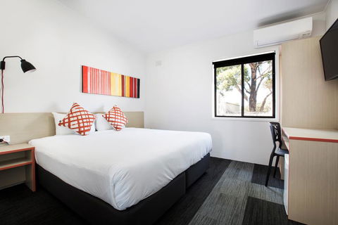 Villawood Hotel - Dentists Australia 0